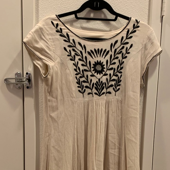 Aly Gauzy-Linen Summer Dress with Embroidery Detai - Picture 1 of 3
